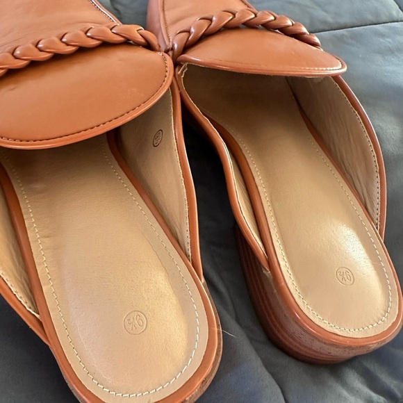 🤍🤍 3/20 BUNDLE DEAL Women's Tan Loafers with Braided Detail - Picture 3 of 4
